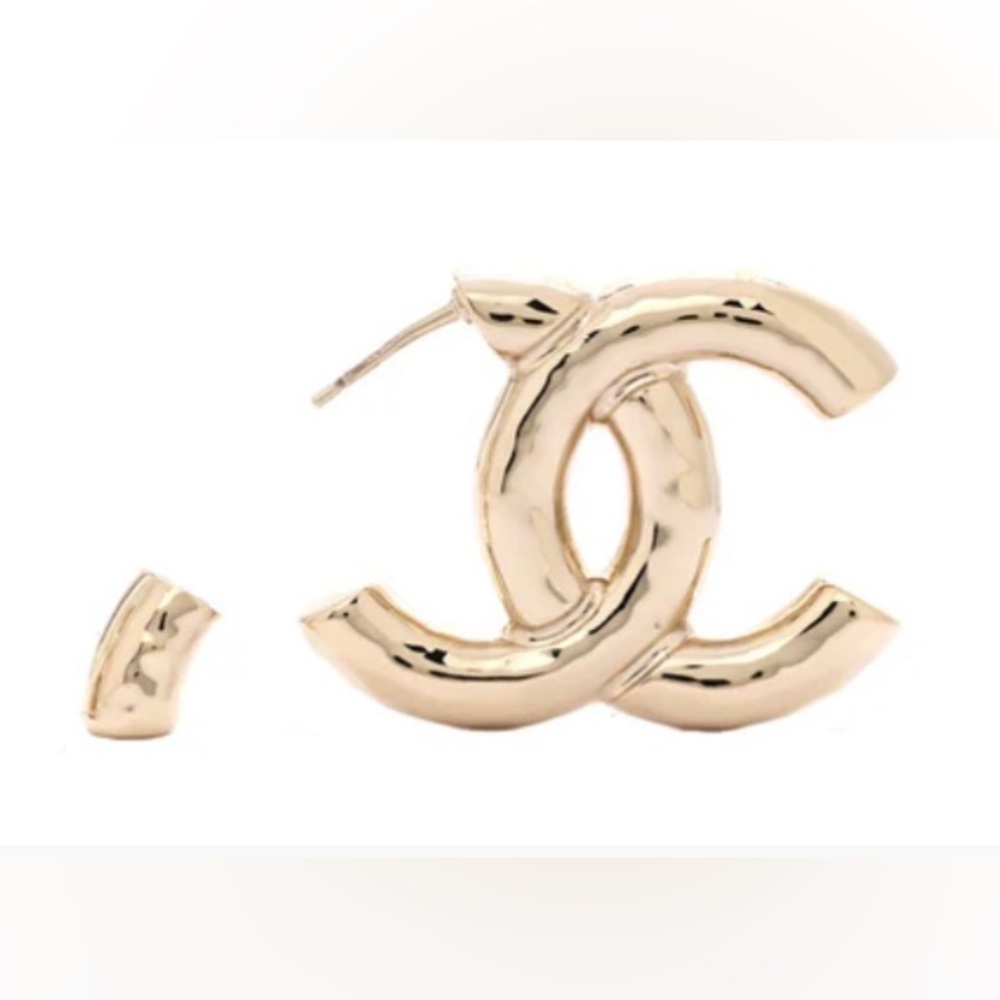 Chanel Gold Interlocking CC Logo Earrings - - Picture 2 of 9